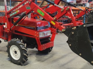 YANMAR FX20  AVEC CHARGEUR A GRIFFES 